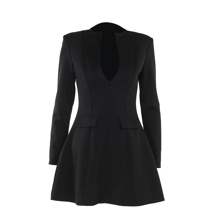 Damen schickes Minikleid mit tiefem Ausschnitt und tailliertem Schnitt Echo Archiv