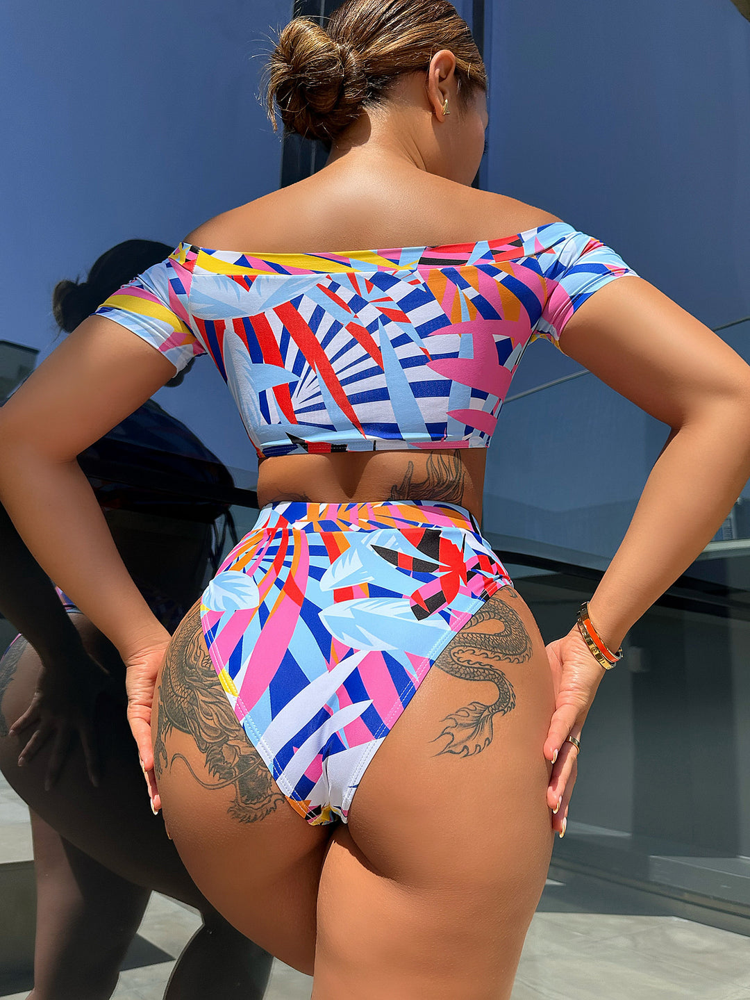 Damen Bikiniset mit modischem Off-Shoulder-Design und eleganter Schnürung Echo Archiv