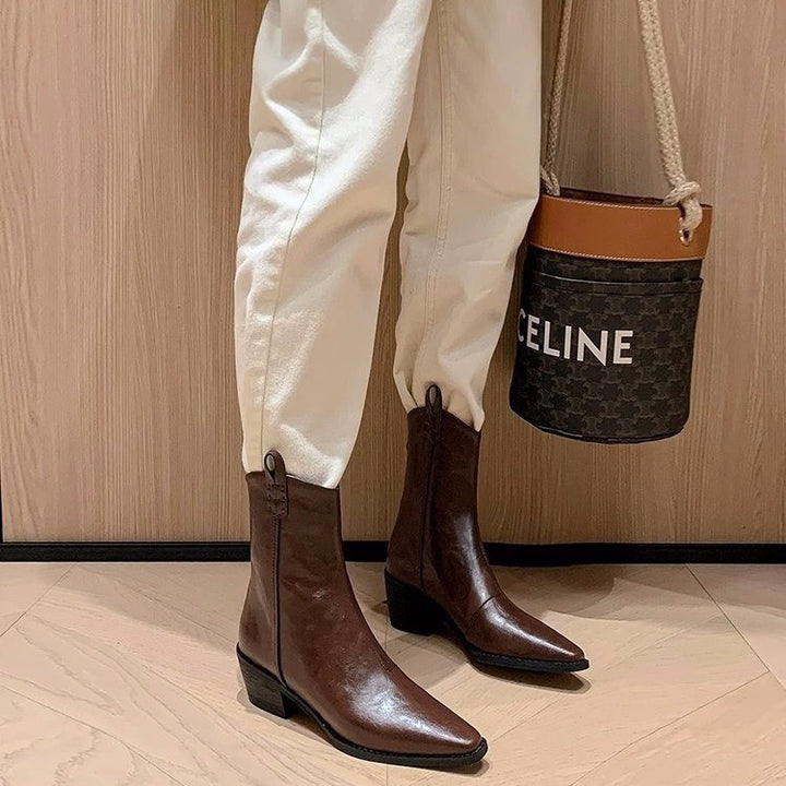 Damen Elegante Stiefeletten mit schickem Riemen – Varelle