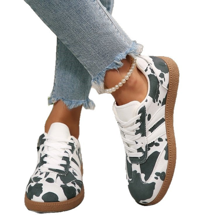 Damen Retro-Lowtop-Sneaker mit Kuhflecken-Print und gepolsterter Komfortsohle – Névara