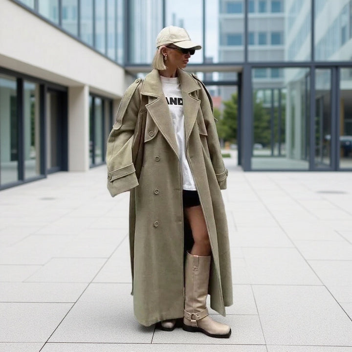 Damen Oversize-Langmantel im Trenchcoat‑Stil mit doppelreihiger Knopfleiste und Schulterklappen Echo Archiv