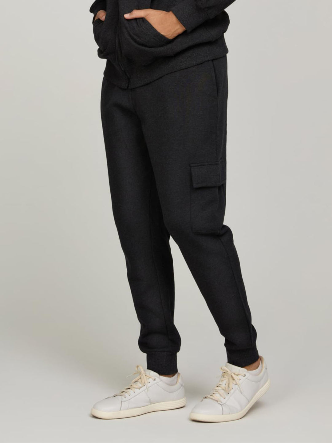 Damen schmal geschnittene Cargo-Jogginghose mit ergonomischen Nähten elastischem Komfortbund und aufgesetzter Klappentasche – Avélisse