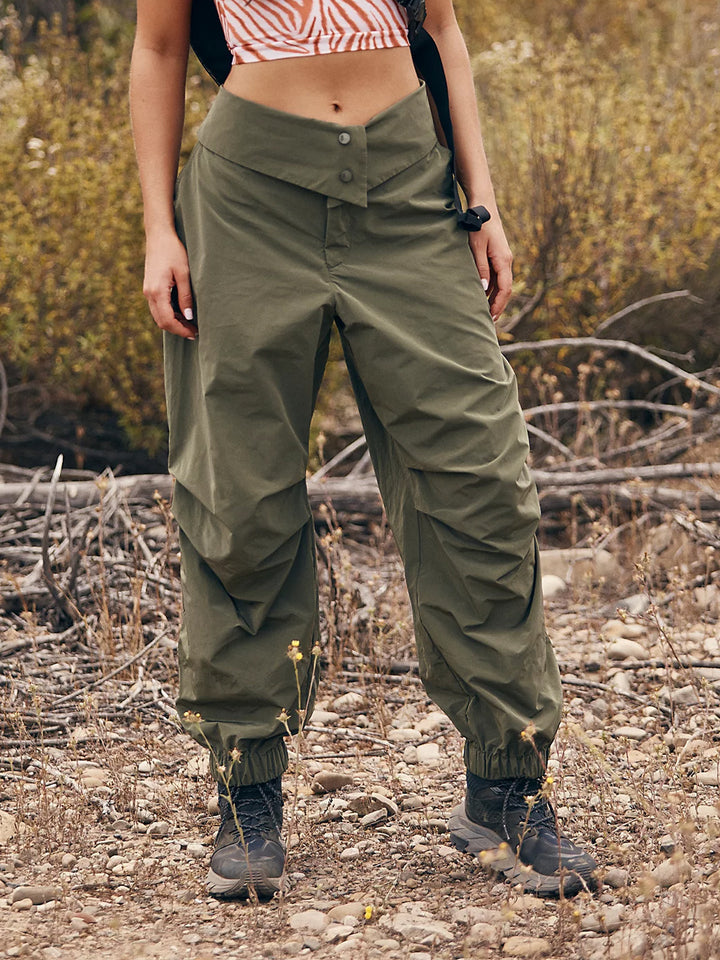 Damen Outdoor-Cargohose mit V-förmigem Bund, Knopfverschluss und elastischem Knöchelabschluss – Avérine