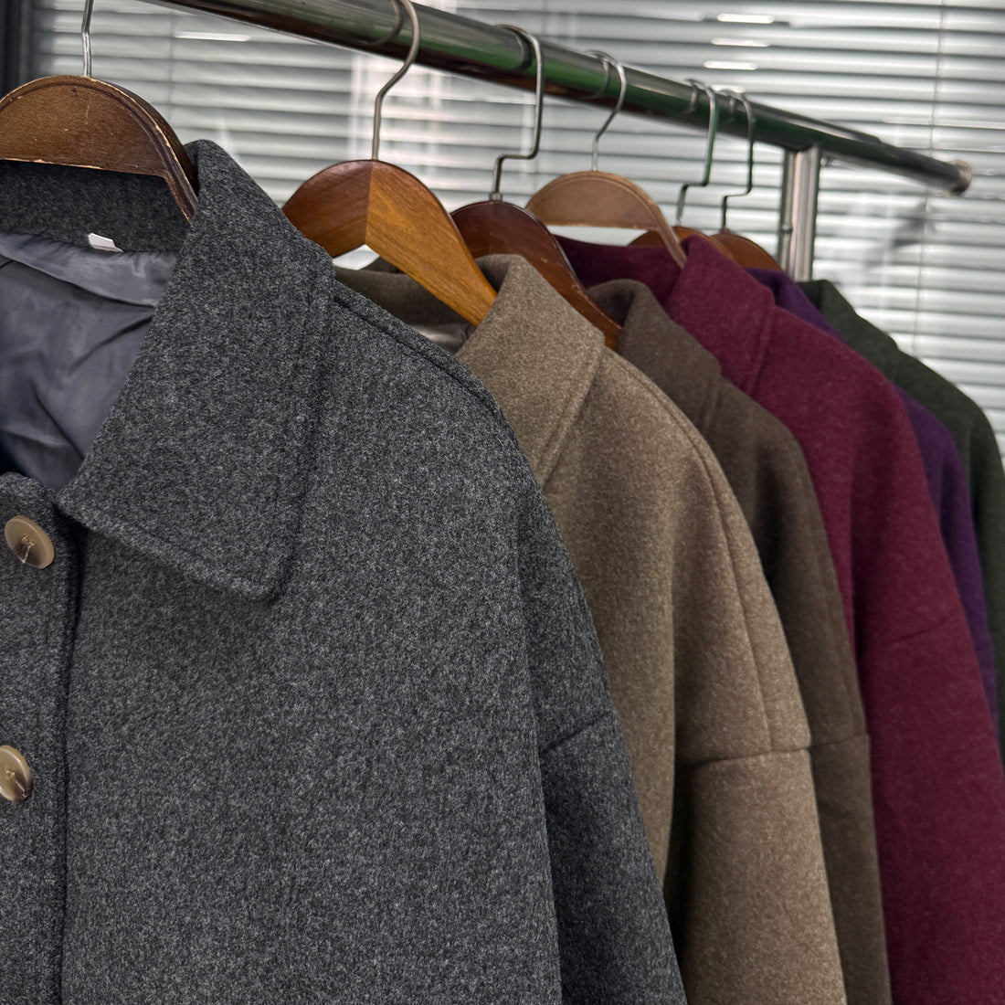 Damen Oversize Wollmix Jacke mit großen Zierknöpfen und breiten Manschetten Echoarchiv
