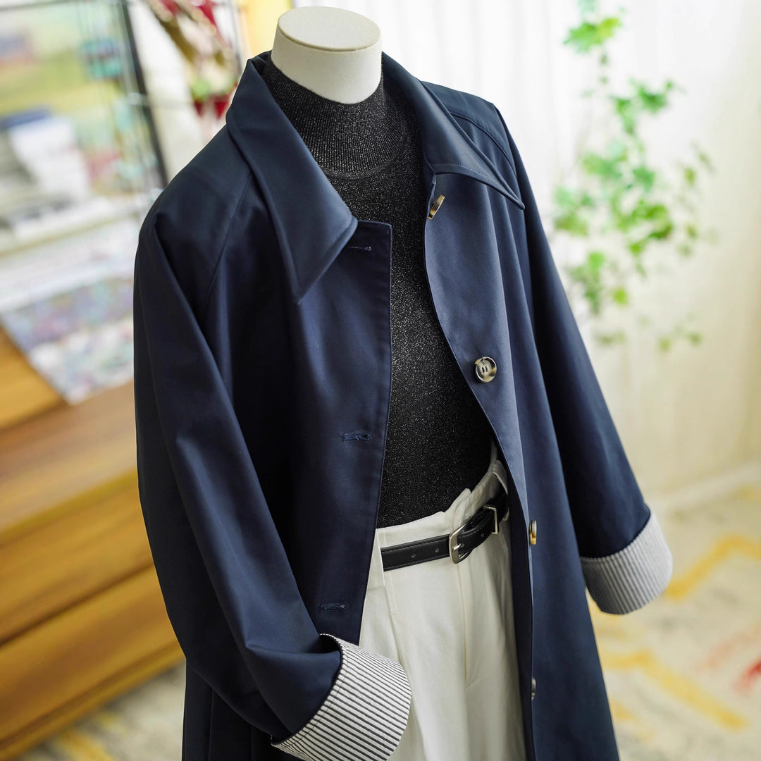 Damen Eleganter Trenchcoat mit Kontrastdetails Echoarchiv