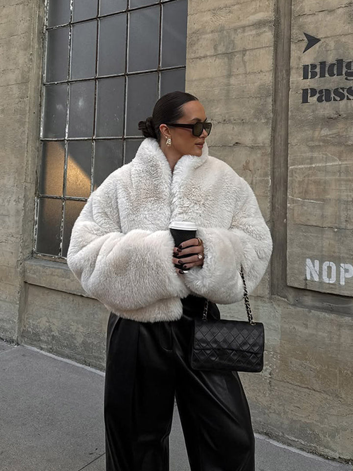 Damen Kurze kuschelige Faux‑Fur‑Bomberjacke mit voluminösem Schalkragen und kastiger Silhouette Echoarchiv