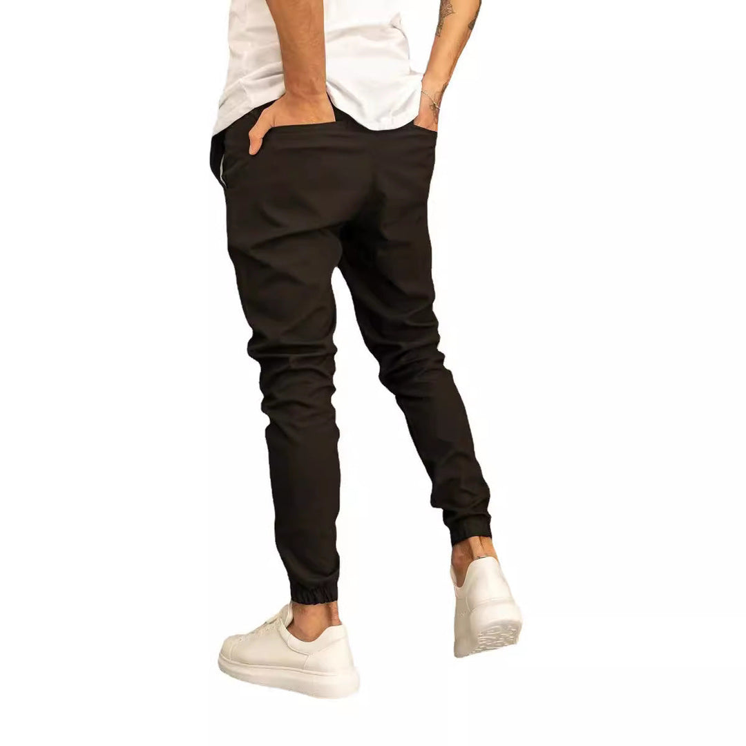 Herren Slim-Fit Jogginghose mit elastischem Bund und praktischen Seitenklapptaschen – Sorevano