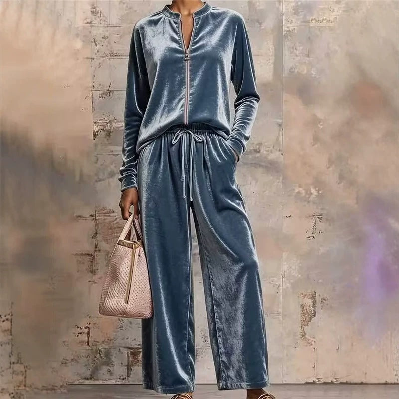 Damen nan samtiges Lounge-Set mit Stehkragen Reißverschlussoberteil und Kordelbundhose Echo Archiv
