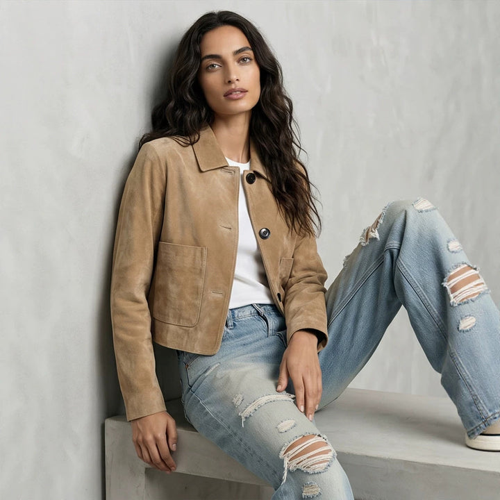Damen Kurze Velourslederjacke im Clean-Cut mit aufgesetzten Taschen Echoarchiv
