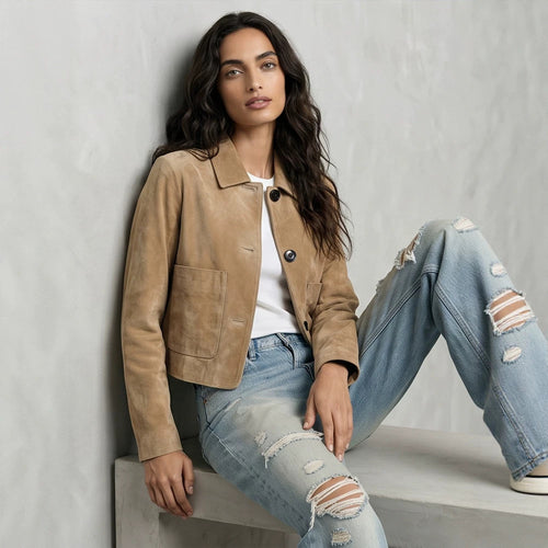 Damen Kurze Velourslederjacke im Clean-Cut mit aufgesetzten Taschen Echoarchiv
