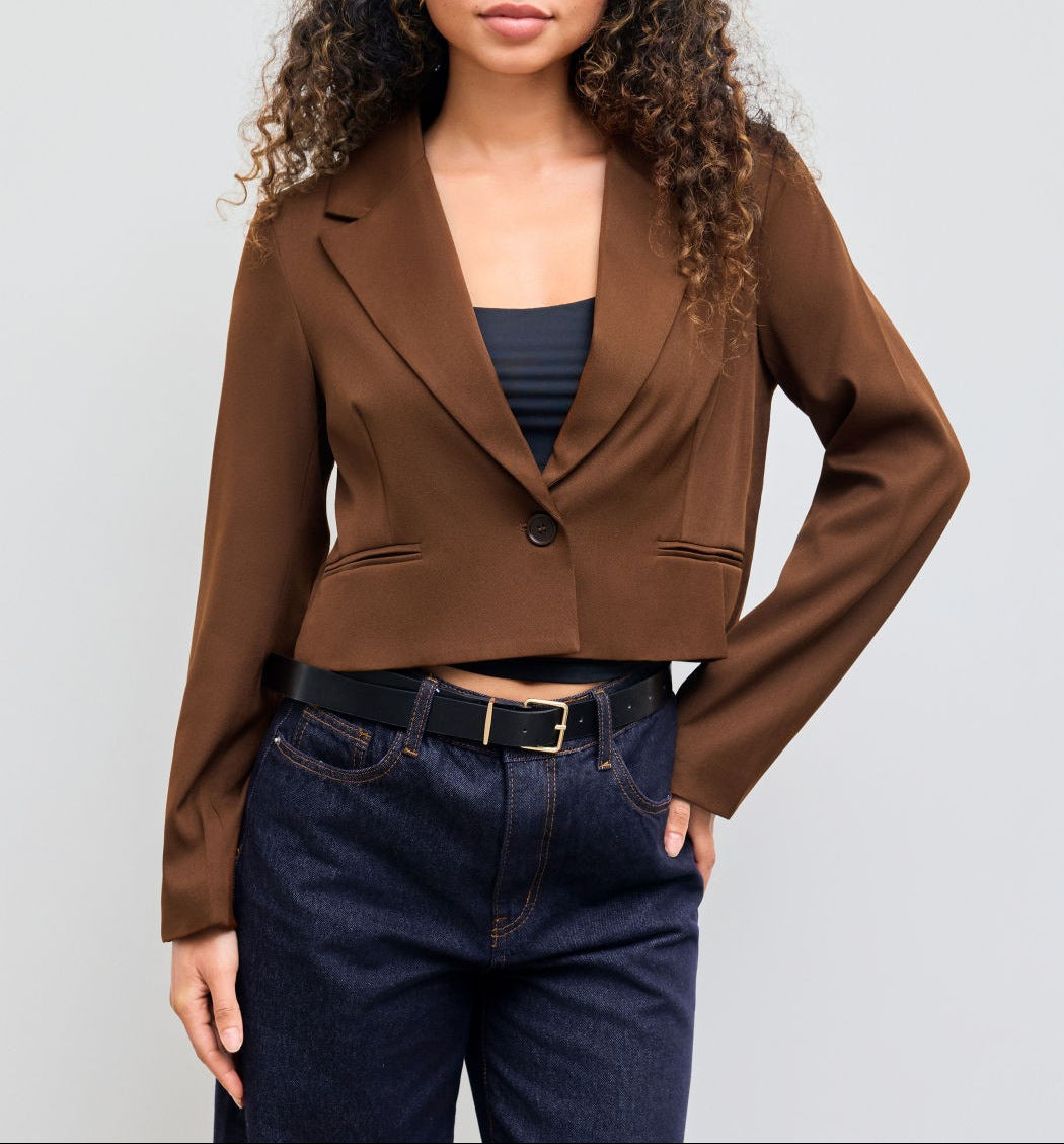 Damen Kurzblazer im Cropped‑Schnitt mit Reverskragen und ein‑Knopf‑Verschluss – Valéne