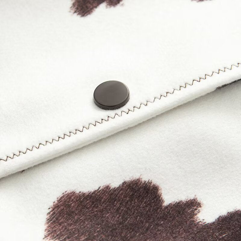 Damen Cropped Hemdjacke im Boxy-Cut mit Kuhflecken-Print und Druckknopfleiste Echoarchiv