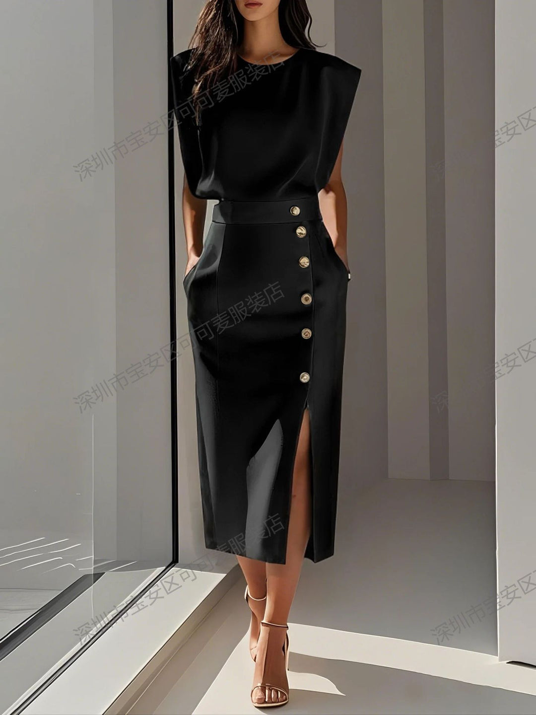 Damen Elegantes Abendkleid mit hohen Schultern und seitlichem Schlitz Echo Archiv