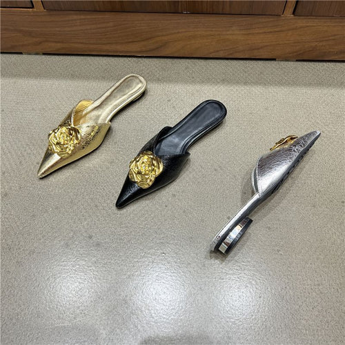 Damen Spitz zulaufende Mule-Slipper mit dekorativer Blütenapplikation und gepolsterter Innensohle – Sorelia