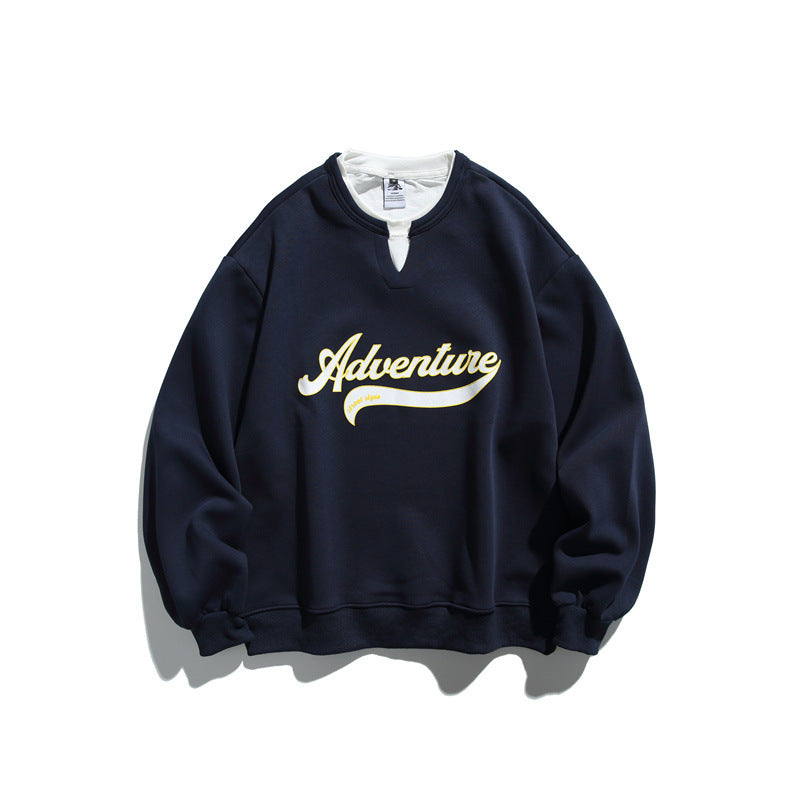Unisex Oversize-Sweatshirt mit Notch-Kragen, Lagen-Effekt und Script-Print Echoarchiv