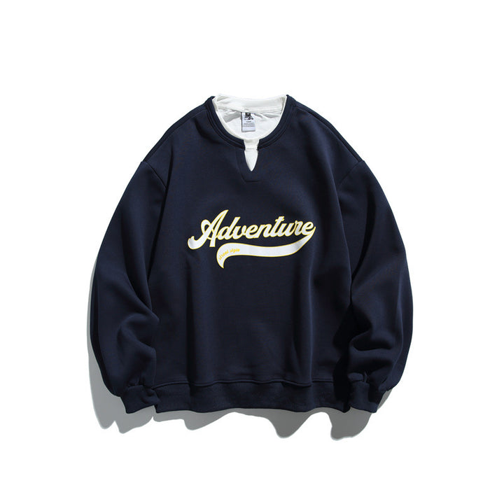 Unisex Oversize-Sweatshirt mit Notch-Kragen, Lagen-Effekt und Script-Print Echoarchiv