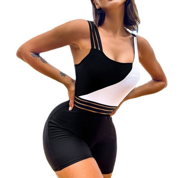 Damen Sportlicher Einteiler Badeanzug mit eleganten grafischen Akzenten Echo Archiv