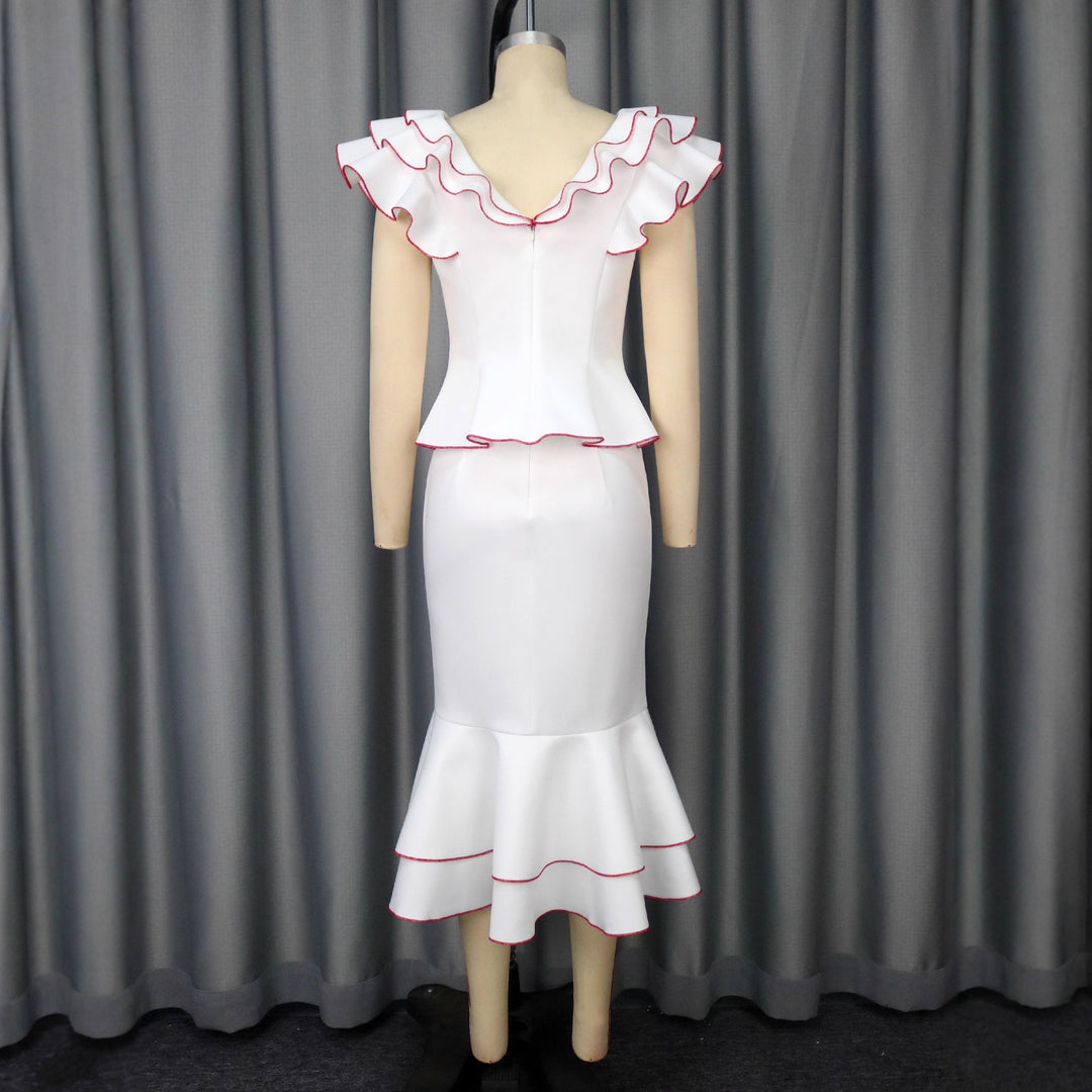 Damen figurbetontes Kleid mit voluminösem Rüschensaum und farbigem Akzent Echo Archiv