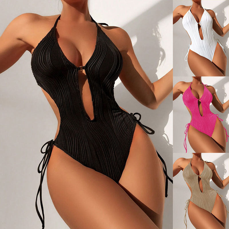 Damen Einteiliger Badeanzug mit raffiniertem Cut-Out und stylischem Wellenmuster Echo Archiv