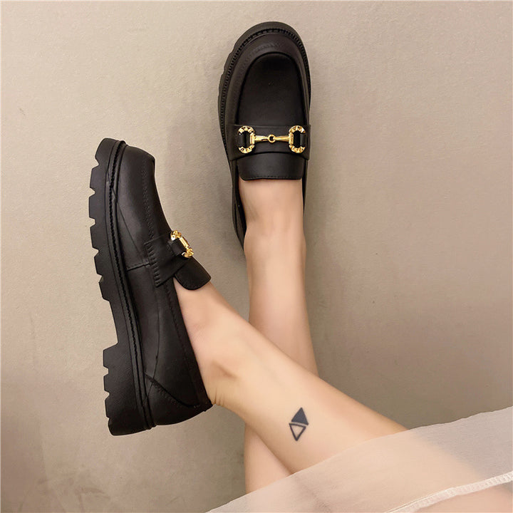 Damen Modische Chunky-Loafer mit profilierter Gummisohle, Kunstleder und dekorativer Metal-Applikation – Lioré