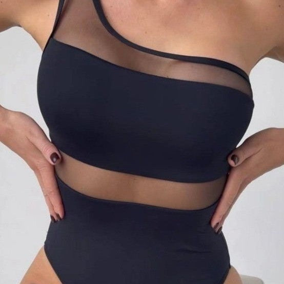 Damen Einteiler Badeanzug mit asymmetrischem Schnitt und transparenten Akzenten Echo Archiv
