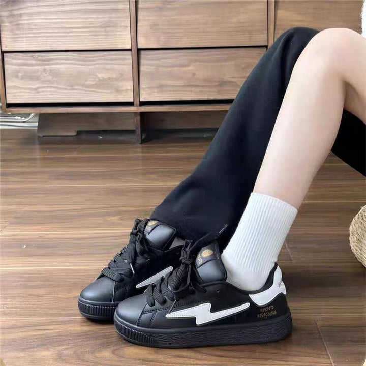 Damen Sportliche Sneakers mit verstellbarem Klettverschluss und gepolsterter Innensohle Echo Archiv