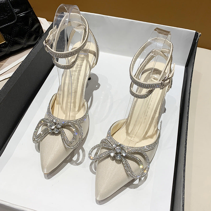 Damen nan spitze Riemchen-Pumps mit funkelnder Strass-Schleifenapplikation und verstellbarem Knöchelriemen Echo Archiv