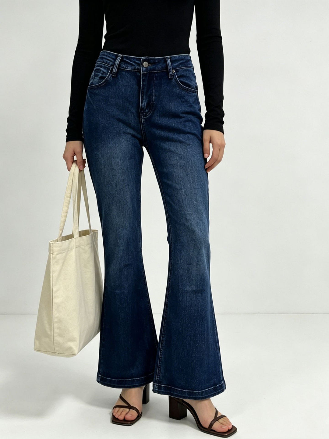 Damen nan High-Waist Flared-Jeans mit taillierendem Bund und weitem Schlag Echo Archiv