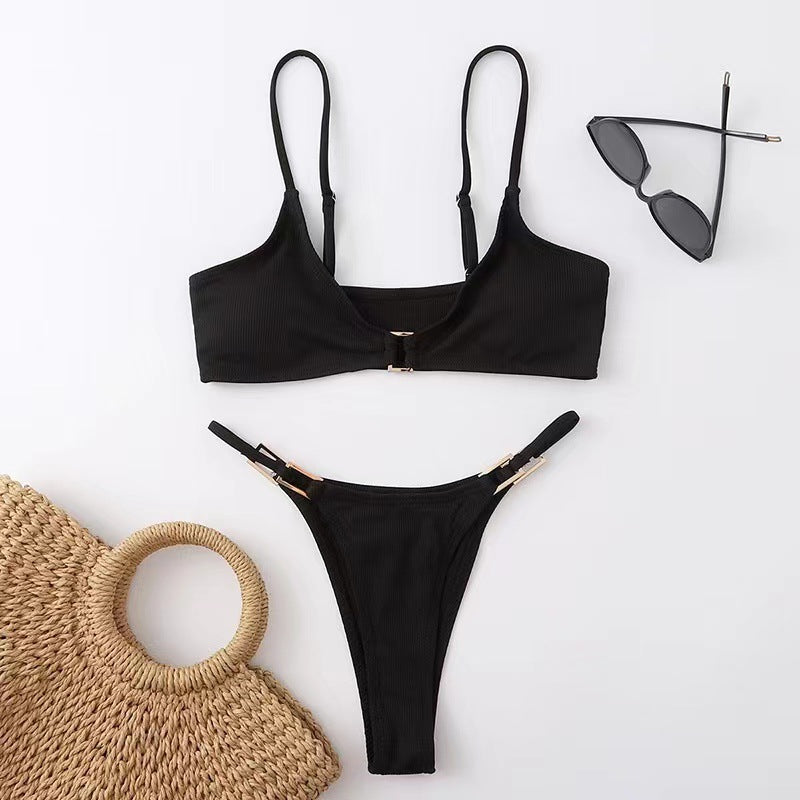 Damen Triangel-Bikini mit raffiniertem Halterdesign und elegantem Goldverschluss Echo Archiv