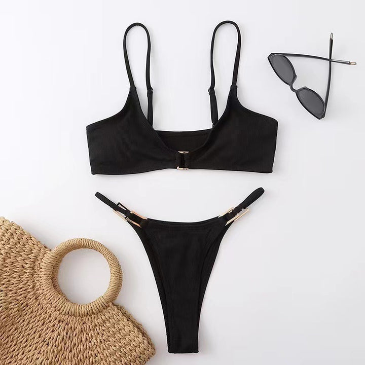 Damen Triangel-Bikini mit raffiniertem Halterdesign und elegantem Goldverschluss Echo Archiv