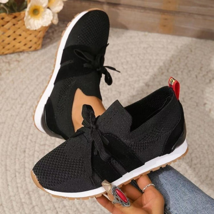 Damen Strick-Slip-On Sneaker mit elastischem Schaft, dekorativer Schnürung und profilierter Gummilaufsohle Echoarchiv