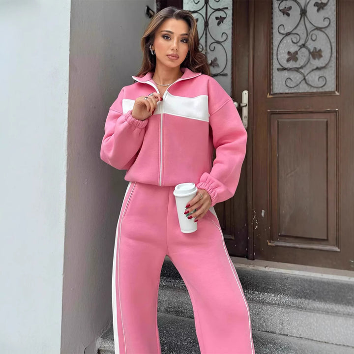 Damen Komfortables Campus-Lounge-Set mit kurzem Reißverschluss-Top und Seitenstreifen-Jogger – Avérine