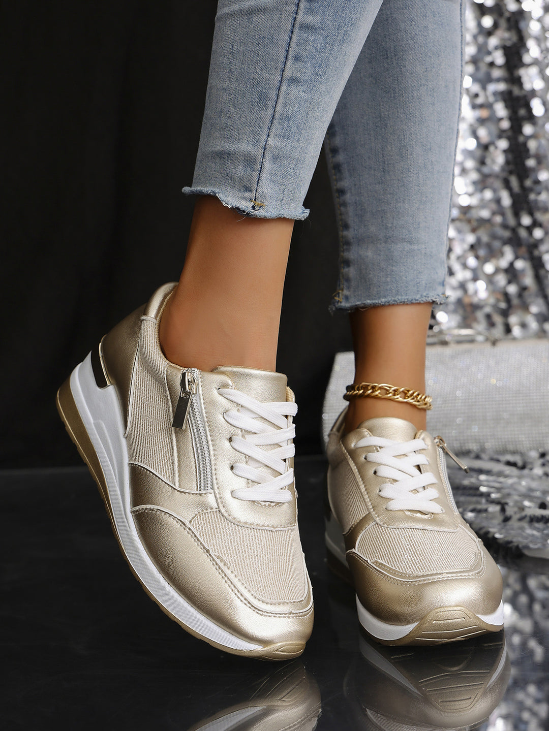 Damen  stylische Plateausneaker mit seitlichem Reißverschluss gepolstertem Komfortfußbett und dekorativen Metallic-Overlays Echo Archiv