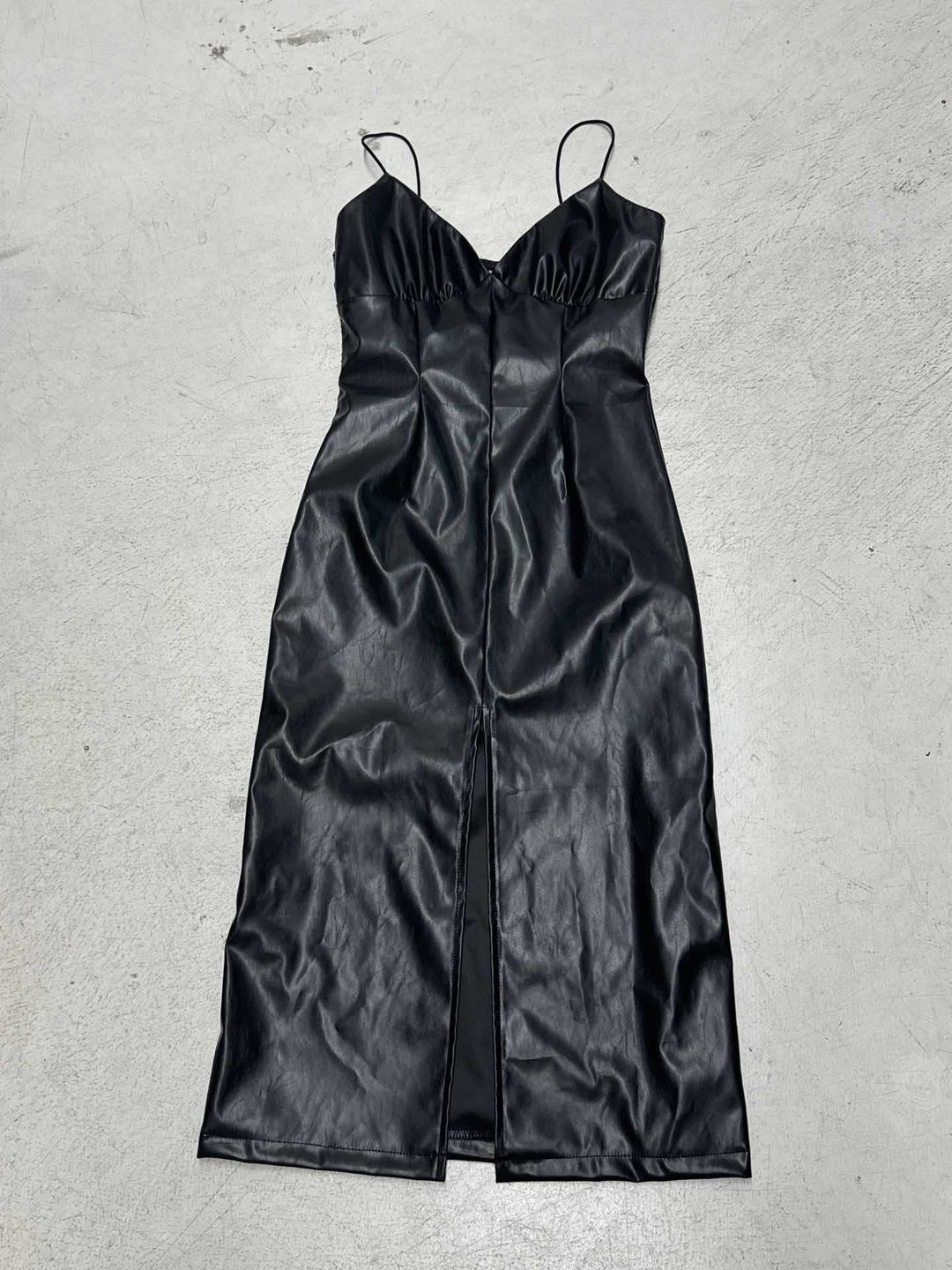 Damen elegantes Wickelkleid aus Kunstleder mit raffiniertem Schlitz Echo Archiv