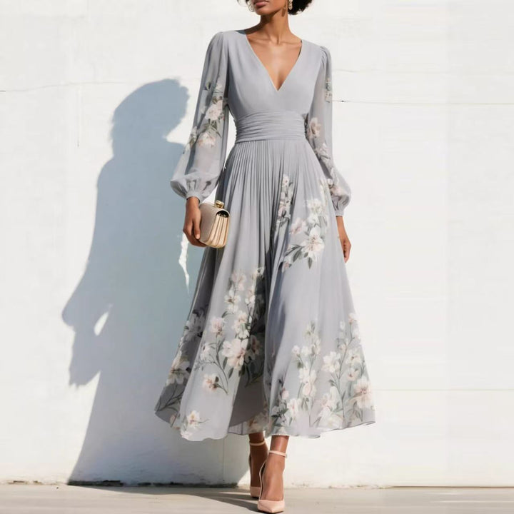 Damen Chiffon-Midikleid mit V‑Ausschnitt, geraffter Taille und floralem Plissee-Rock – Élara