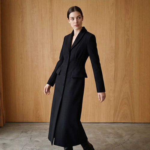 Damen Taillierter Longcoat mit Schalkragen und figurformenden Abnähern Echoarchiv