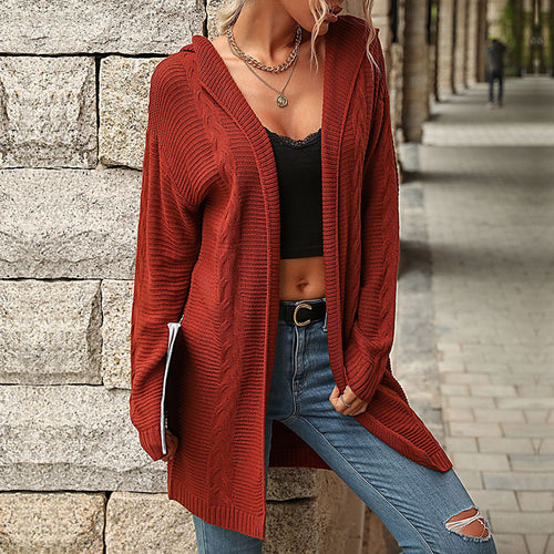 Damen Lange Strickjacke im Feinstrick mit Zopfmuster und lässiger Longline‑Passform – Veloura
