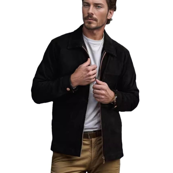 Herren Wildlederjacke mit modernem Stehkragen und praktischen Taschen Echoarchiv