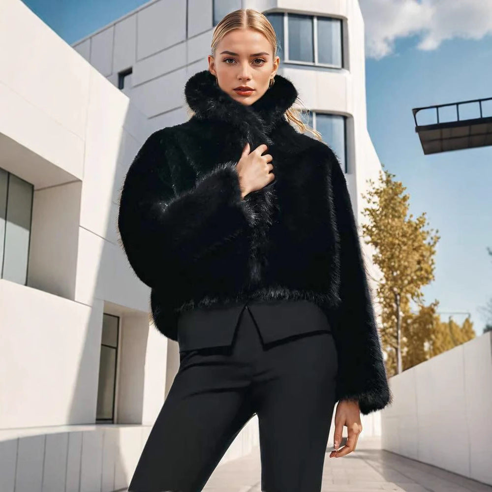 Damen Kurze Kapuzen-Faux-Fur-Jacke mit dichtem Hochflor, Boxy-Silhouette und elastischem Saum Echo Archiv