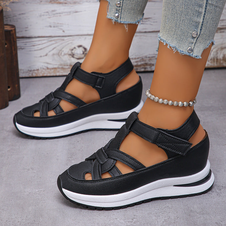 Damen Plateau-Sandalen mit sportlicher Sneaker-Sohle und verstellbaren Klettriemen – Sorelia