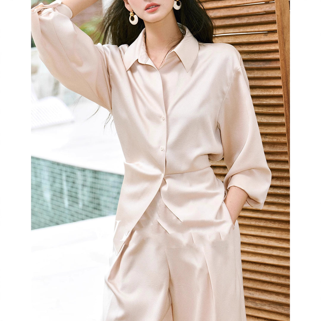 Damen Elegante Bluse mit schimmerndem Finish und Taillengürtel Echoarchiv