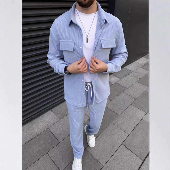 Herren modische Freizeithose mit passendem Hemd Echoarchiv