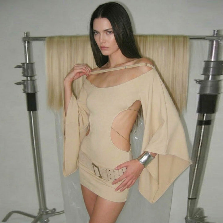 Damen elegantes Oversized Kleid mit transparenten Einschnitten und modernem Design Echo Archiv