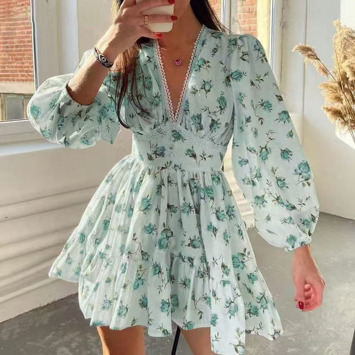 Damen Boho-florales Minikleid mit V-Ausschnitt und Puffärmeln – Élara