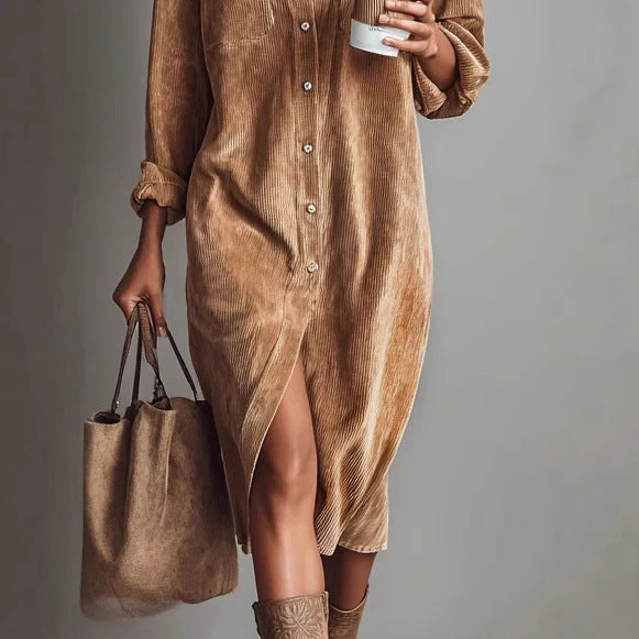 Damen Hemdblusenkleid aus Cord mit Brusttaschen, Knopfleiste und Schlitze Echoarchiv