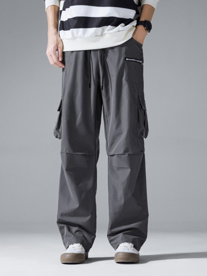 Herren Weite Cargo‑Hose im Baggy‑Cut mit Tunnelzugbund, Zipper‑Tasche & Klappfächern Echo Archiv