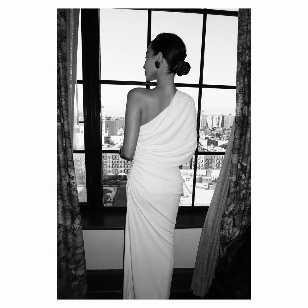 Damen Elegantes Langarm-Minikleid mit fließendem Drapée und asymmetrischem Design Echo Archiv