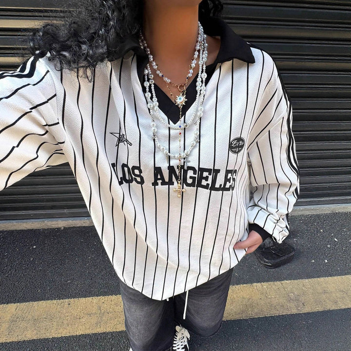 Damen Oversize Baseball-Polo-Shirt mit Nadelstreifen, V-Ausschnitt und Kordel – Avérine