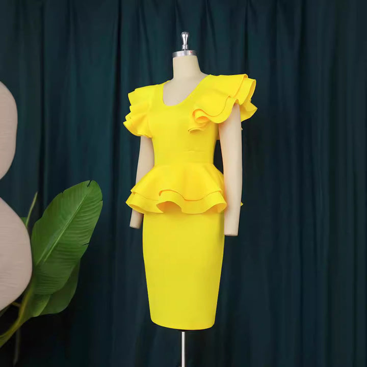 Damen figurbetontes Kleid mit voluminösen Rüschendetails Echo Archiv