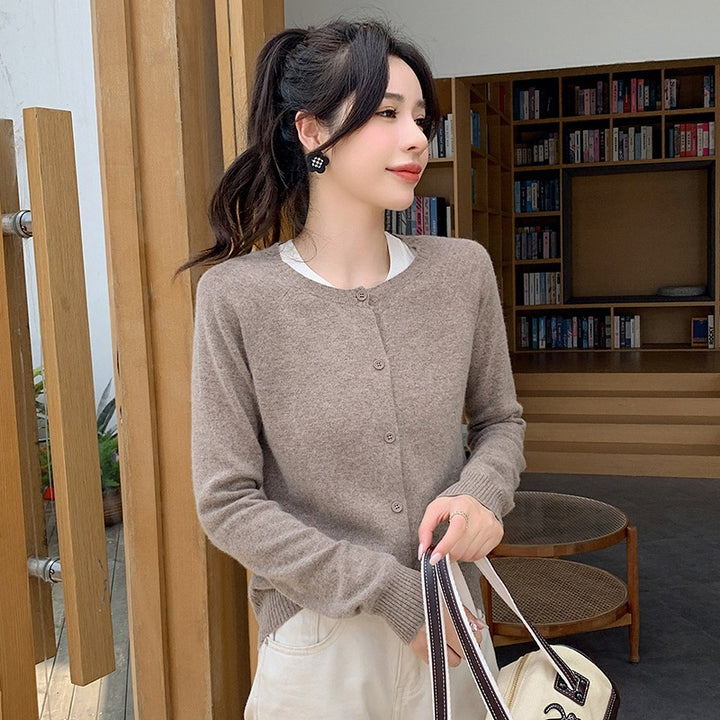 Damen Kurzgeschnittener Feinstrick-Cardigan mit Rundhalsausschnitt und kastiger Passform Echoarchiv